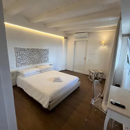 Otel &