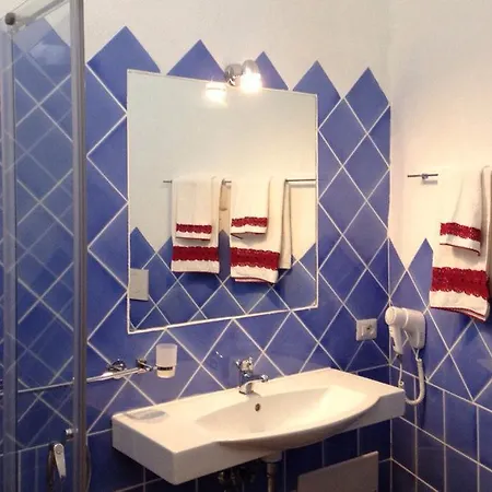 & מלון אולביה